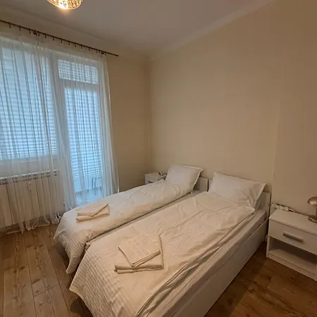 Charming Flat In - Steps From Ndk Apartment