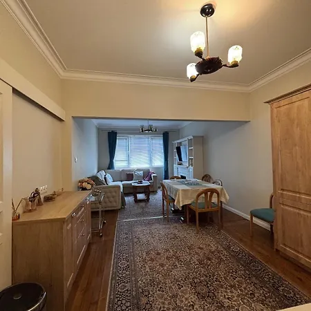 Apartment Charming Flat In - Steps From Ndk