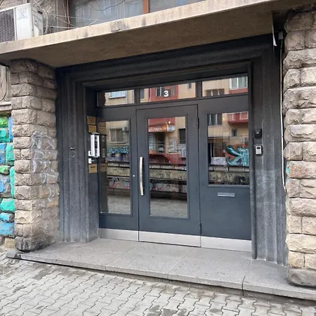 Charming Flat In - Steps From Ndk *
