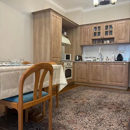 Charming Flat In - Steps From Ndk Apartment